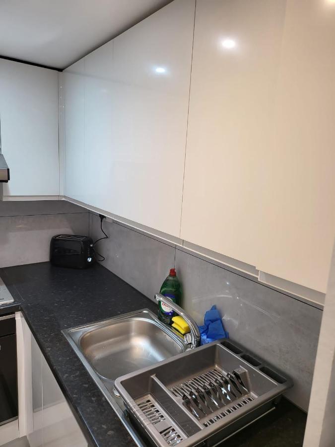 Appartamento Fancy Basement Flat B Londra Esterno foto