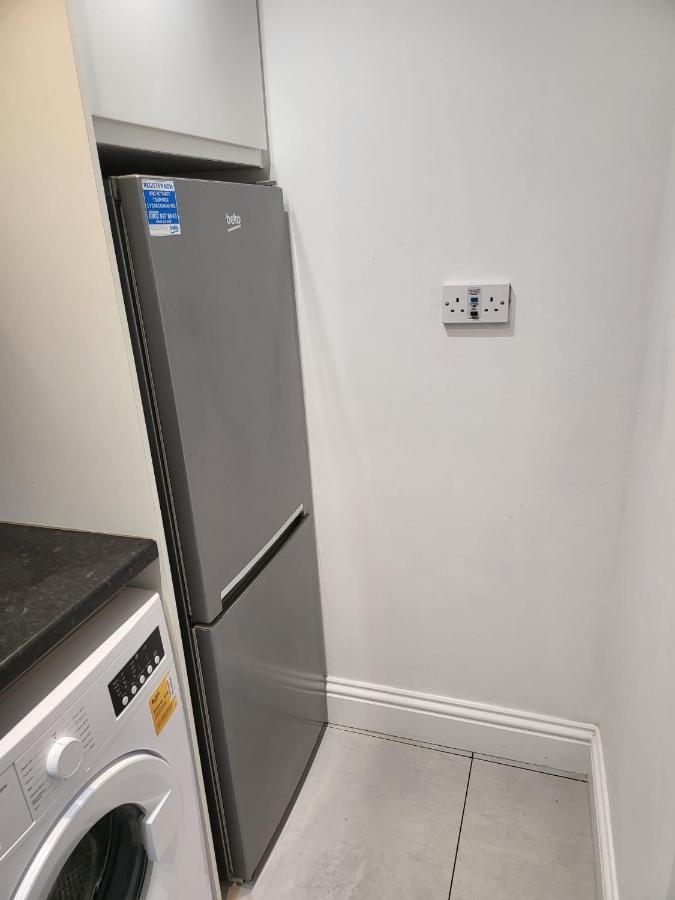 Appartamento Fancy Basement Flat B Londra Esterno foto