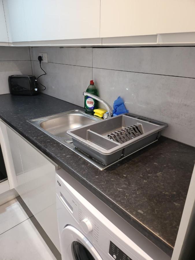 Appartamento Fancy Basement Flat B Londra Esterno foto