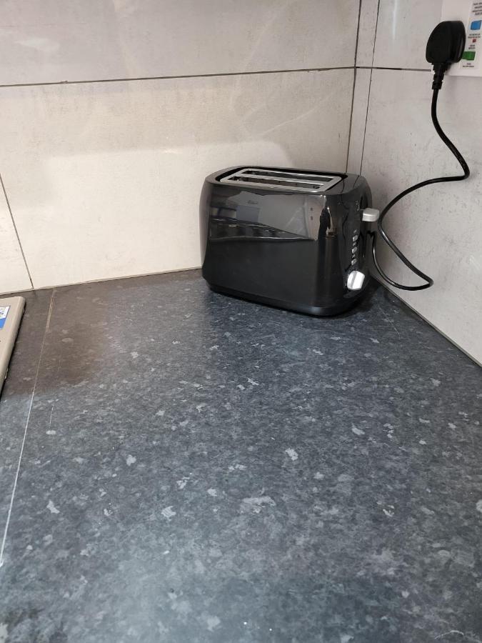 Appartamento Fancy Basement Flat B Londra Esterno foto